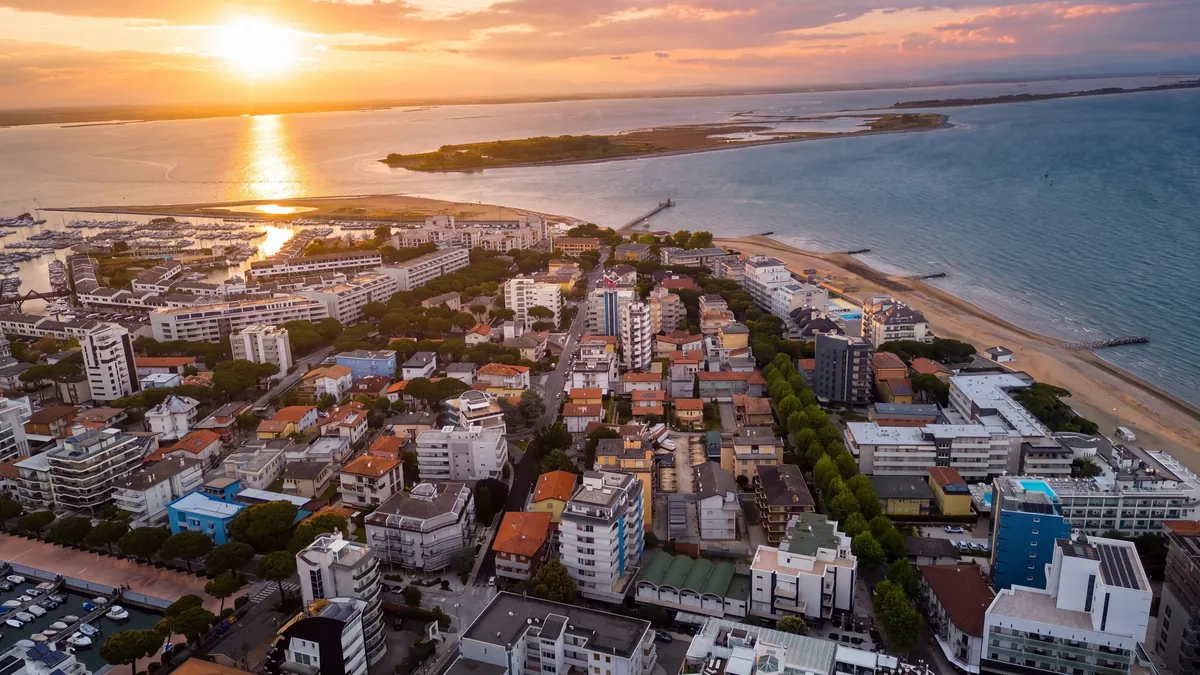 Wo der Strand die Lagune trifft · Sonnenuntergang
